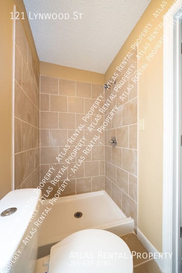 Building Photo - 121 Linwood St