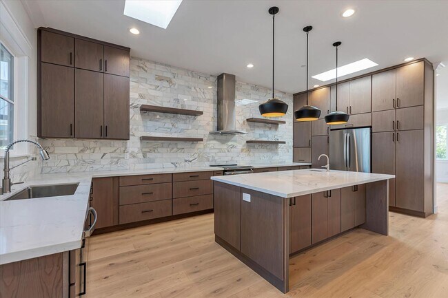 Building Photo - Newer High-Tech Home | Top Schools | Great...
