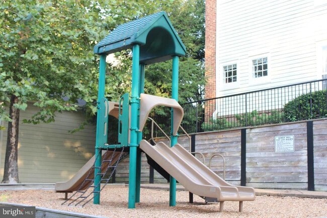 Building Photo - 6480 Cheyenne Dr