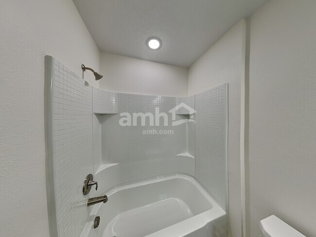 Building Photo - 6126 Little Blf Cir