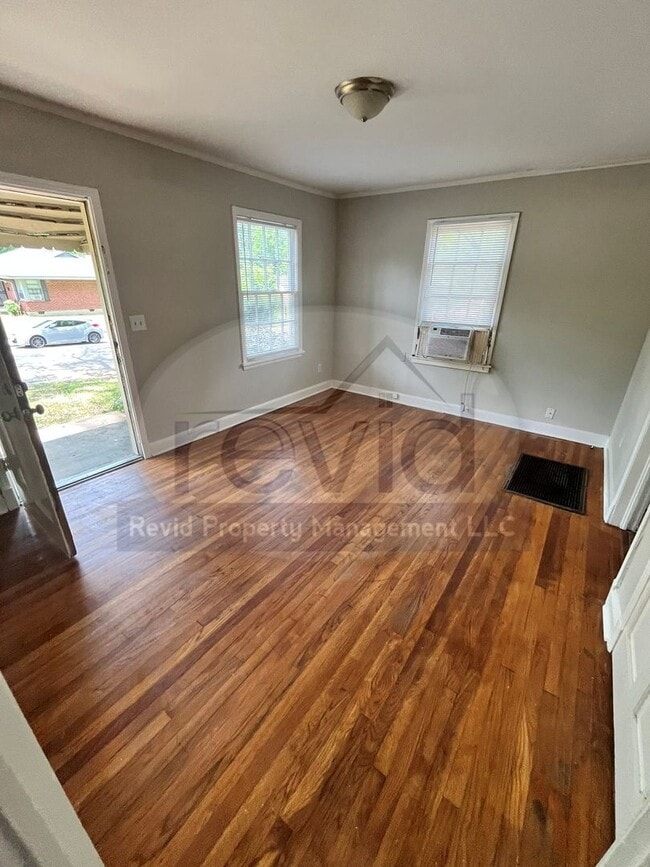 Building Photo - 2562 Quail Ave