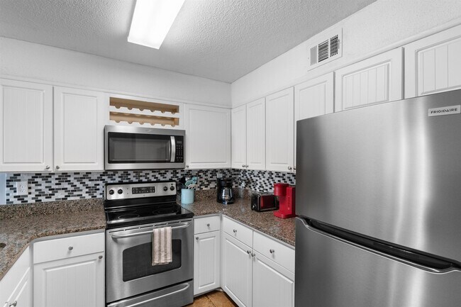Building Photo - 1425 S Ocean Blvd