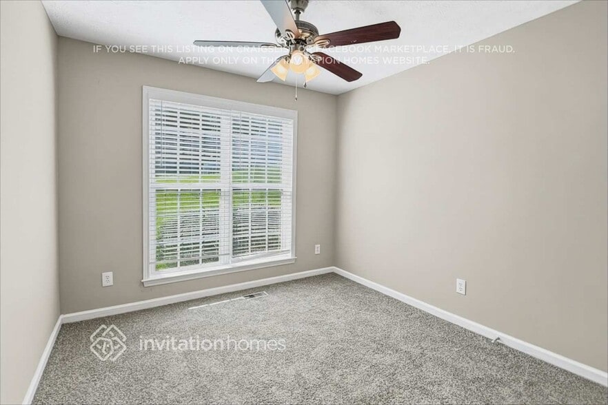Building Photo - 3933 Edgebrook Dr