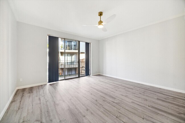 Building Photo - 2475 Underwood St