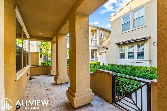 Building Photo - Highly Upgraded 4 Bed, 4.5 Bath Condo Available in Pacific Shores!