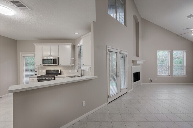 Building Photo - 10 Hancock St