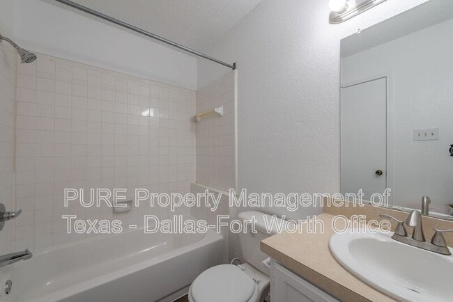 Building Photo - 731 Bluebonnet Dr