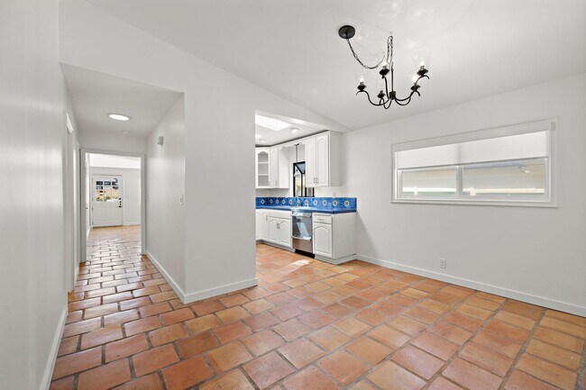 Building Photo - 114 Avenida Cadiz