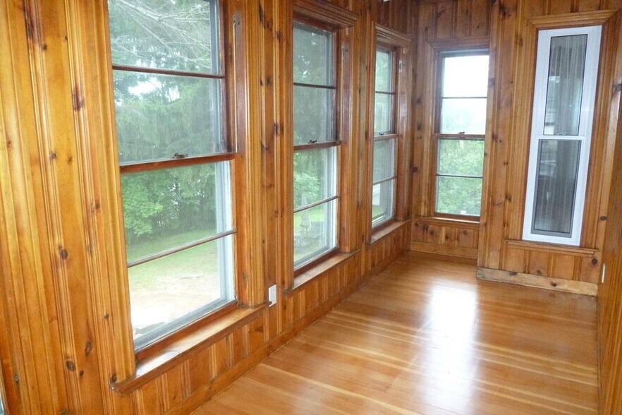 Building Photo - 293 High St