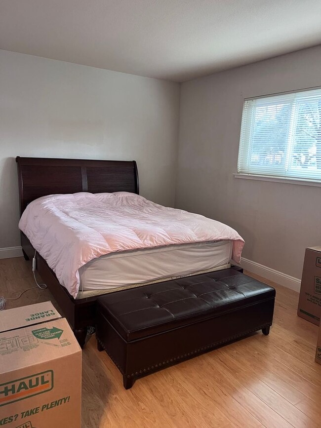 Building Photo - Remodeled 2 bedroom Condominium with enclo...