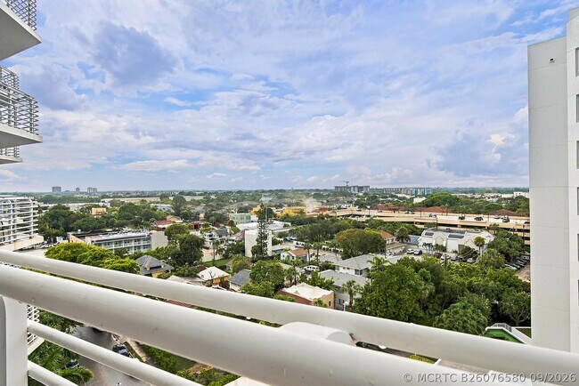 Building Photo - 1551 N Flagler Dr