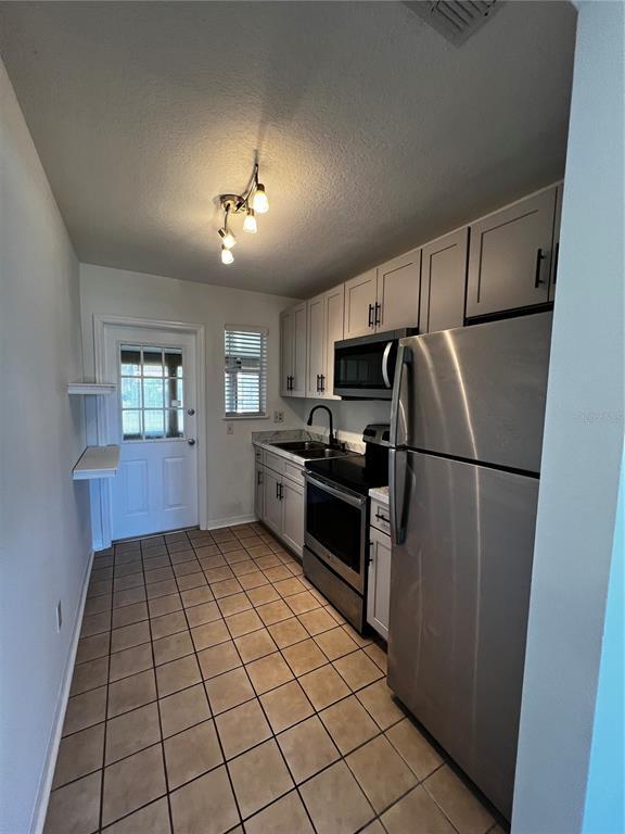 Building Photo - 24 Oriole Cir