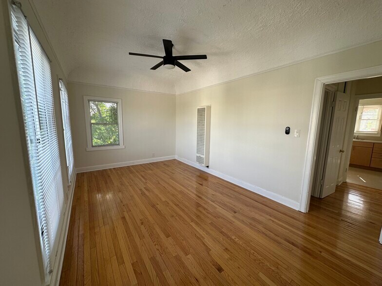 Building Photo - 1040 1/2 Laguna Ave