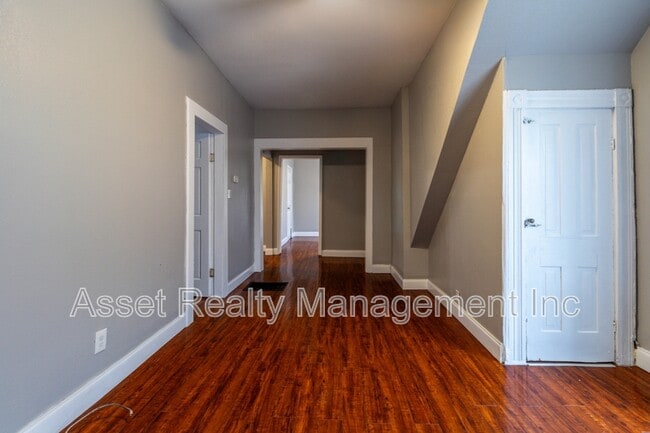 Building Photo - 1401 Hannah Ave