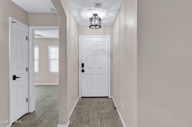 Building Photo - 4374 S Mariposa Dr