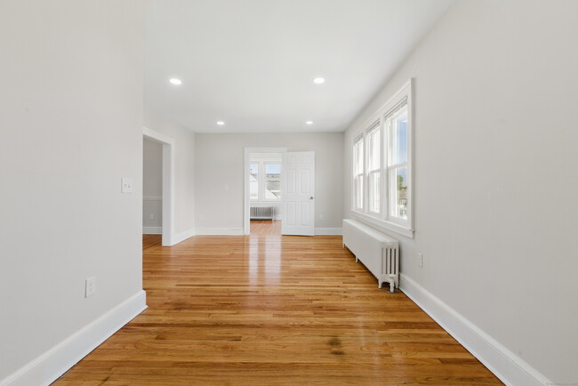 Building Photo - 128 Thomas St