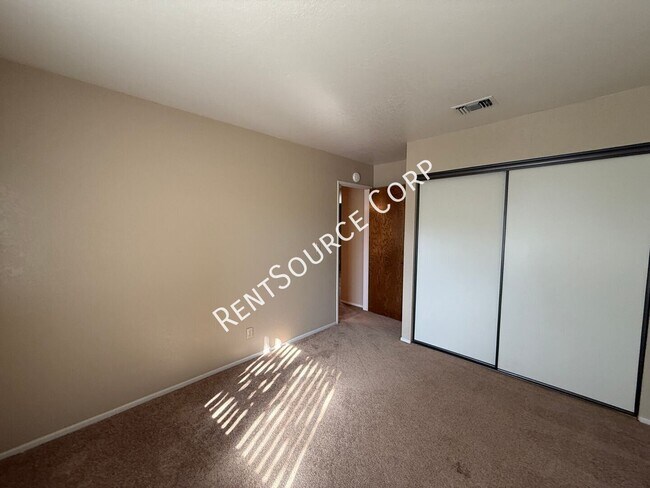 Building Photo - 44861 Laszlo St
