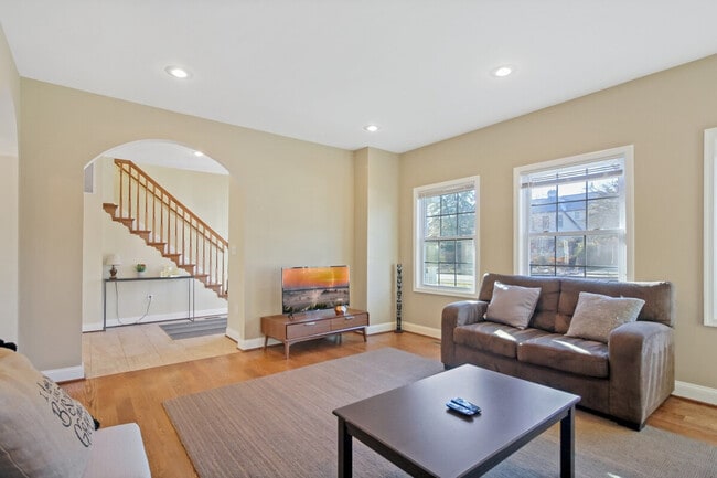 Building Photo - 624 US-29