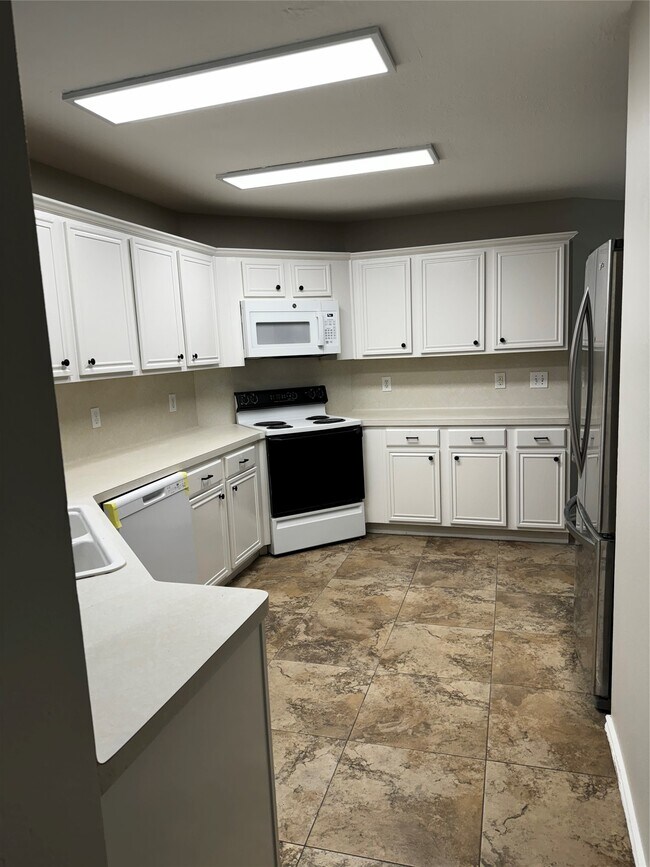 Building Photo - 18614 Timbers Dr