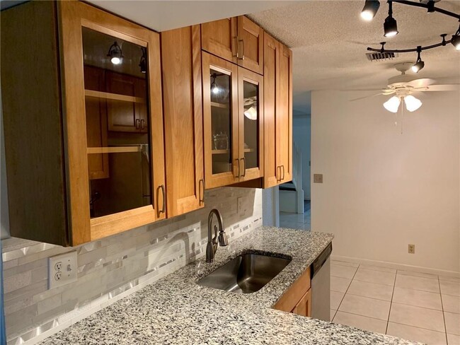 Building Photo - 9845 Riverside Dr