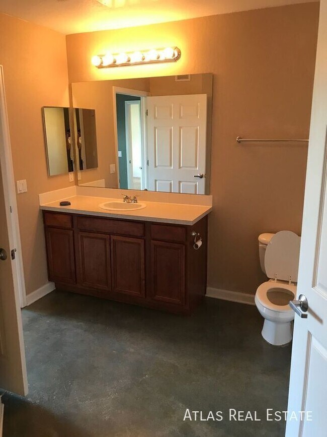 Building Photo - 15475 E Andrews Dr