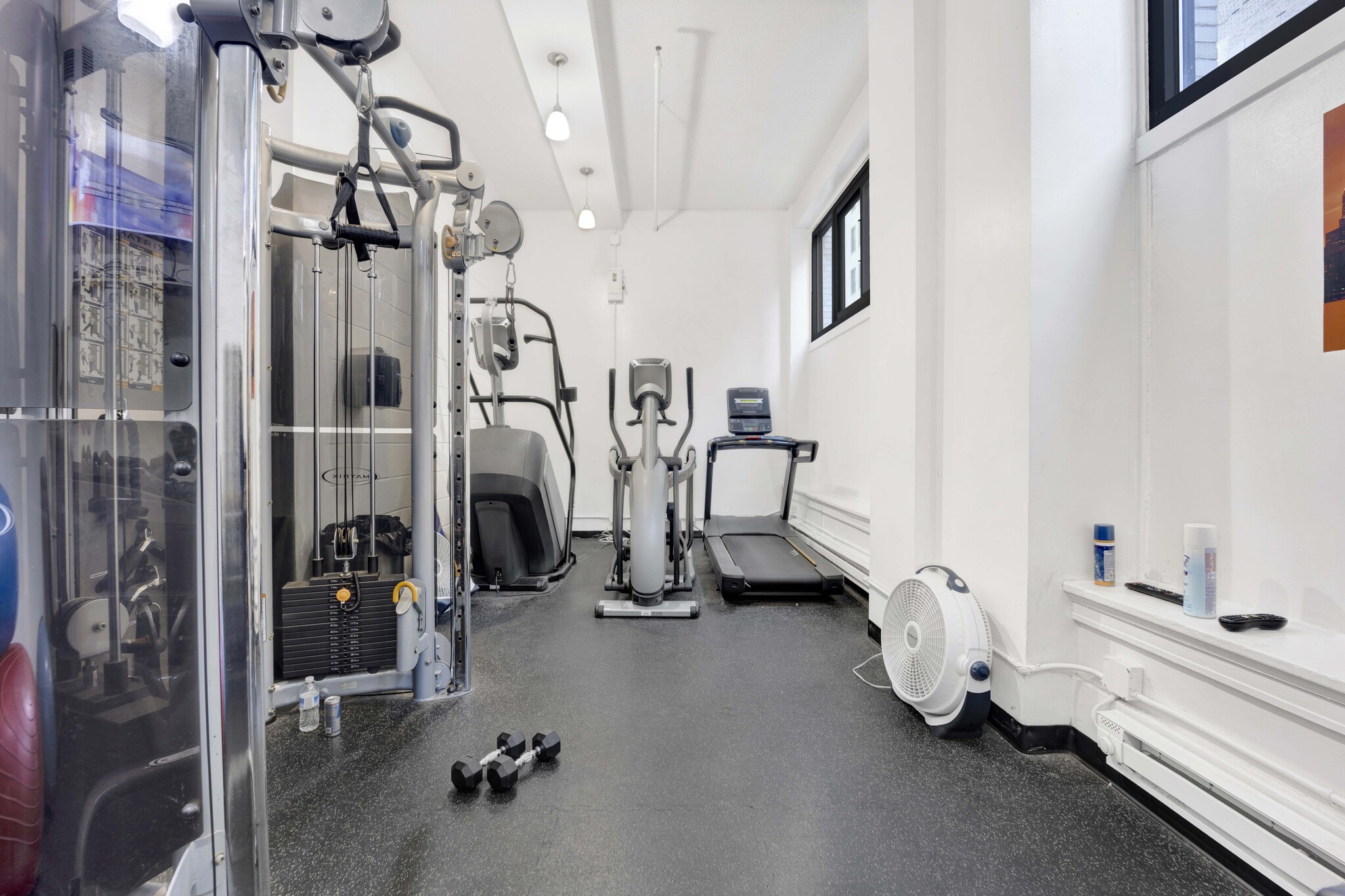 Building Photo - 600 S Dearborn St