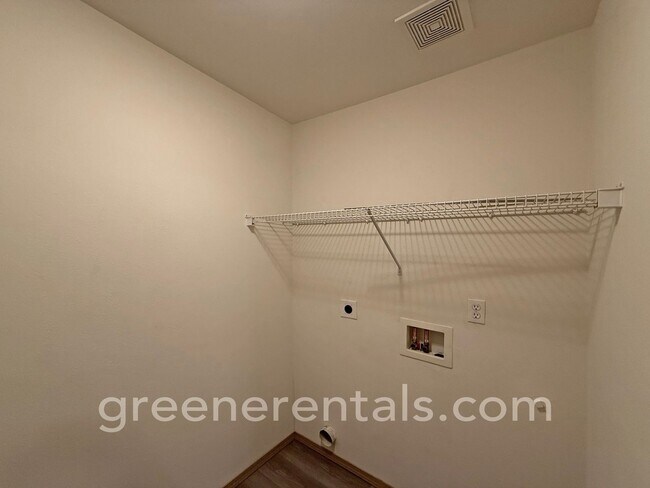 Building Photo - 3 Bed 2.5 Bath Townhouse in Lancaster off ...