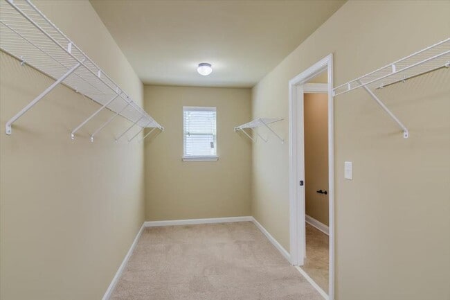 Building Photo - 5634 Sunbury Loop