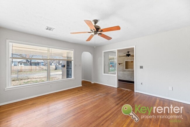 Building Photo - Beautifully Updated 3-Bedroom Home in Central Wichita!