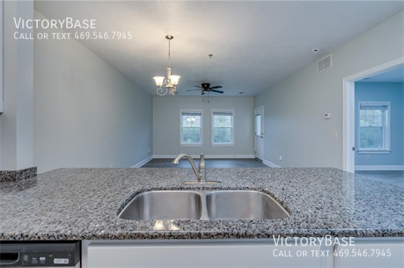 Building Photo - 410 Creekside Ln