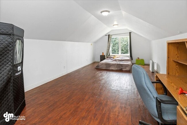 Building Photo - Spacious 5BD/3BA Home!