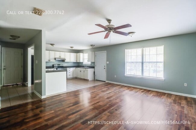 Building Photo - 124 30th 1/2 St-B