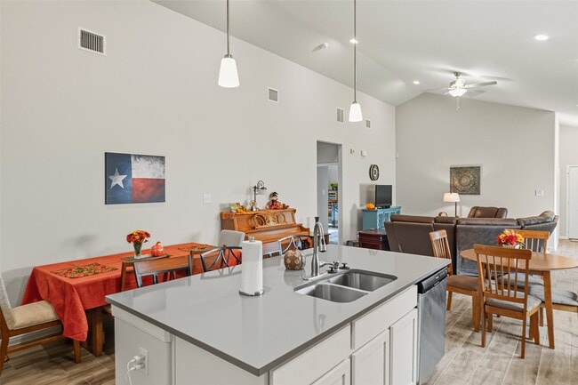 Building Photo - 9977 Tammy Ln