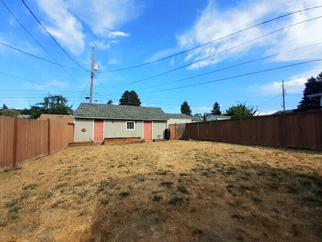 Building Photo - Very Nice 2 bedroom Point Defiance Cottage!