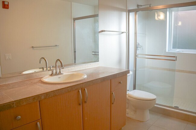 Building Photo - Spacious and Modern Ground Floor 2 bed 2 b...