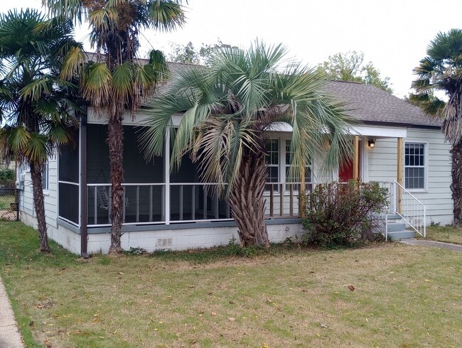 Primary Photo - Nice 2 bedroom Home