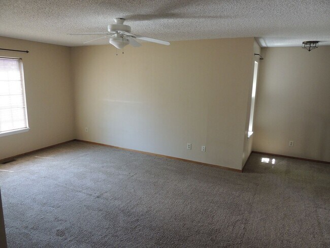 Building Photo - 815 S Joplin Cir