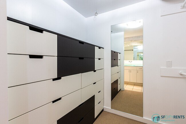 Building Photo - SoMA: Ground Level Conversion Live/Work Lo...