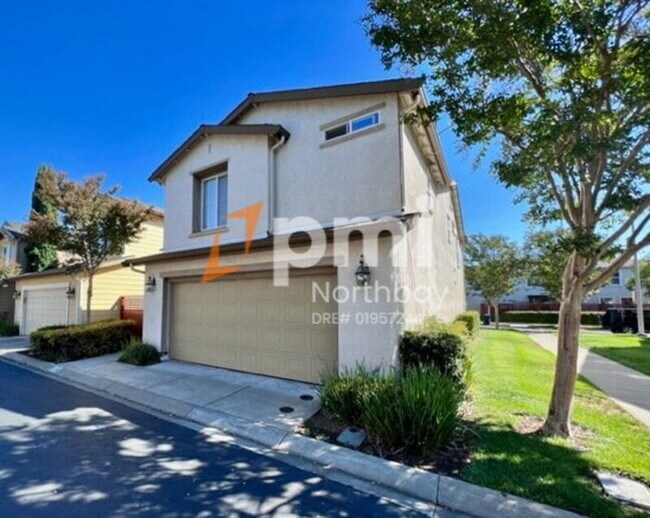 Building Photo - 3200 Puffin Cir