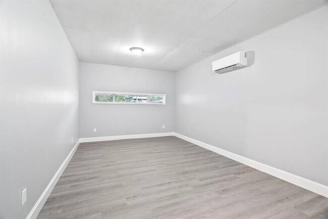 Building Photo - 1313 Elm St