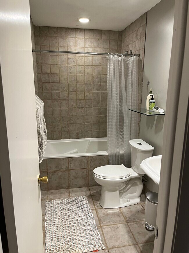 Building Photo - 117 Batchelor Dr