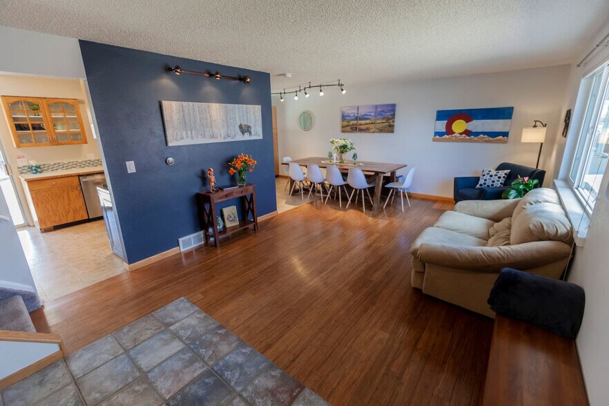 Building Photo - 5720 W 108th Pl