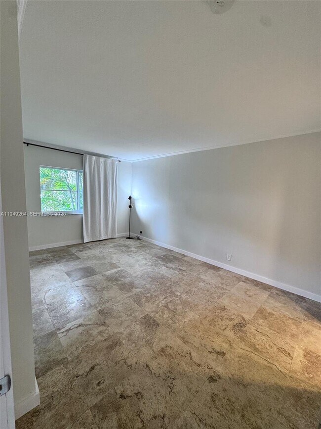 Building Photo - 100 Edgewater Dr