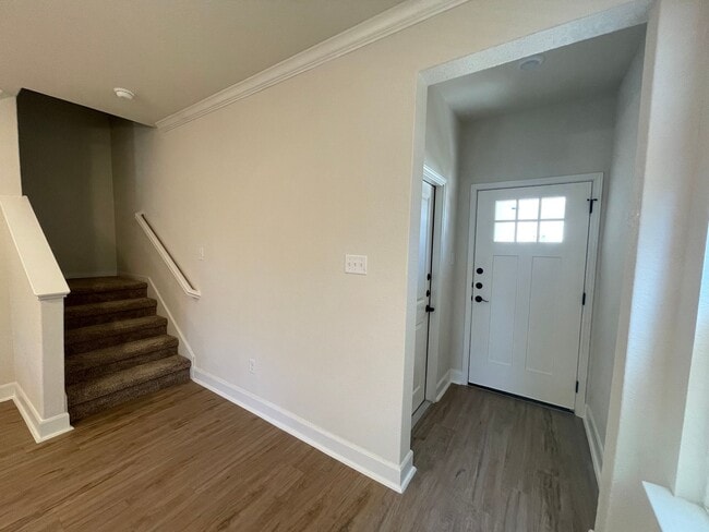 Building Photo - 10214 Lynwood Vlg