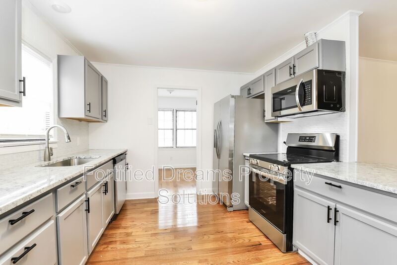 Building Photo - 2732 Knob Hill Dr