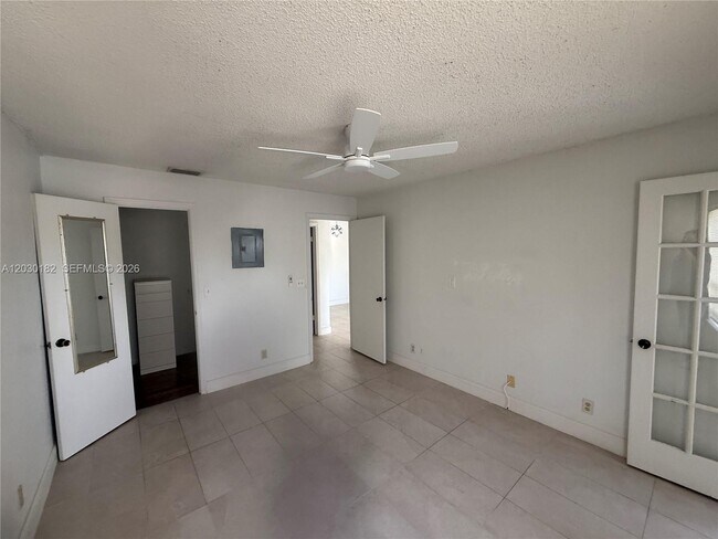 Building Photo - 3330 Pinewalk Dr N