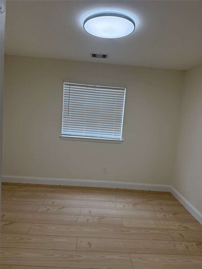 Building Photo - 3207 E Heatherock Cir