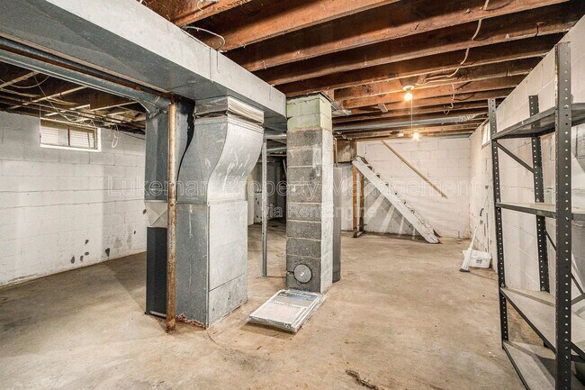Building Photo - 527 Idaho Ave