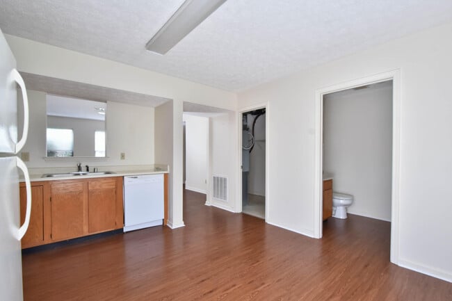 Building Photo - 537 Deaton Pl