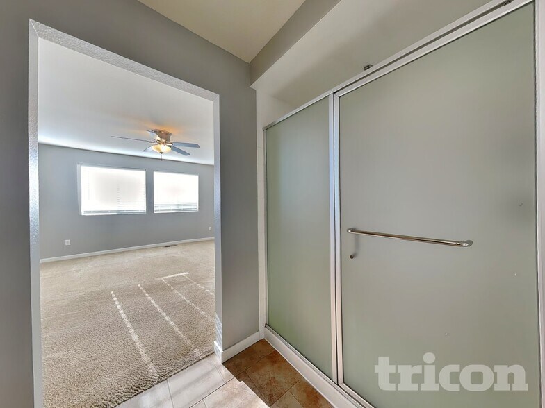 Building Photo - 10239 Southlawn Cir